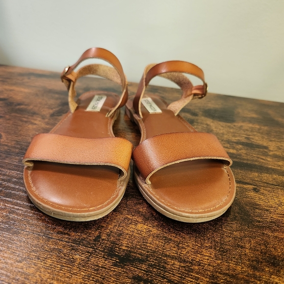 Steve Madden Dairr Flat Sandal Size 7.5 Women's - Picture 4 of 7